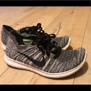 Nike free runs natural